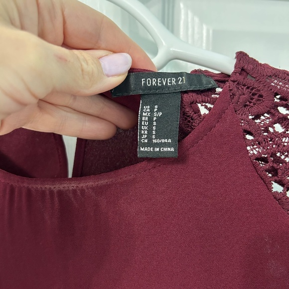Forever 21 Blouse - burgundy size small - Picture 3 of 4
